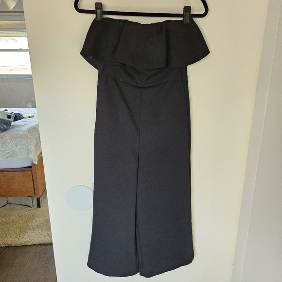 VGUC Aritzia Babaton Flutter Jumpsuit Romper Black Size 00 - Picture 4 of 16